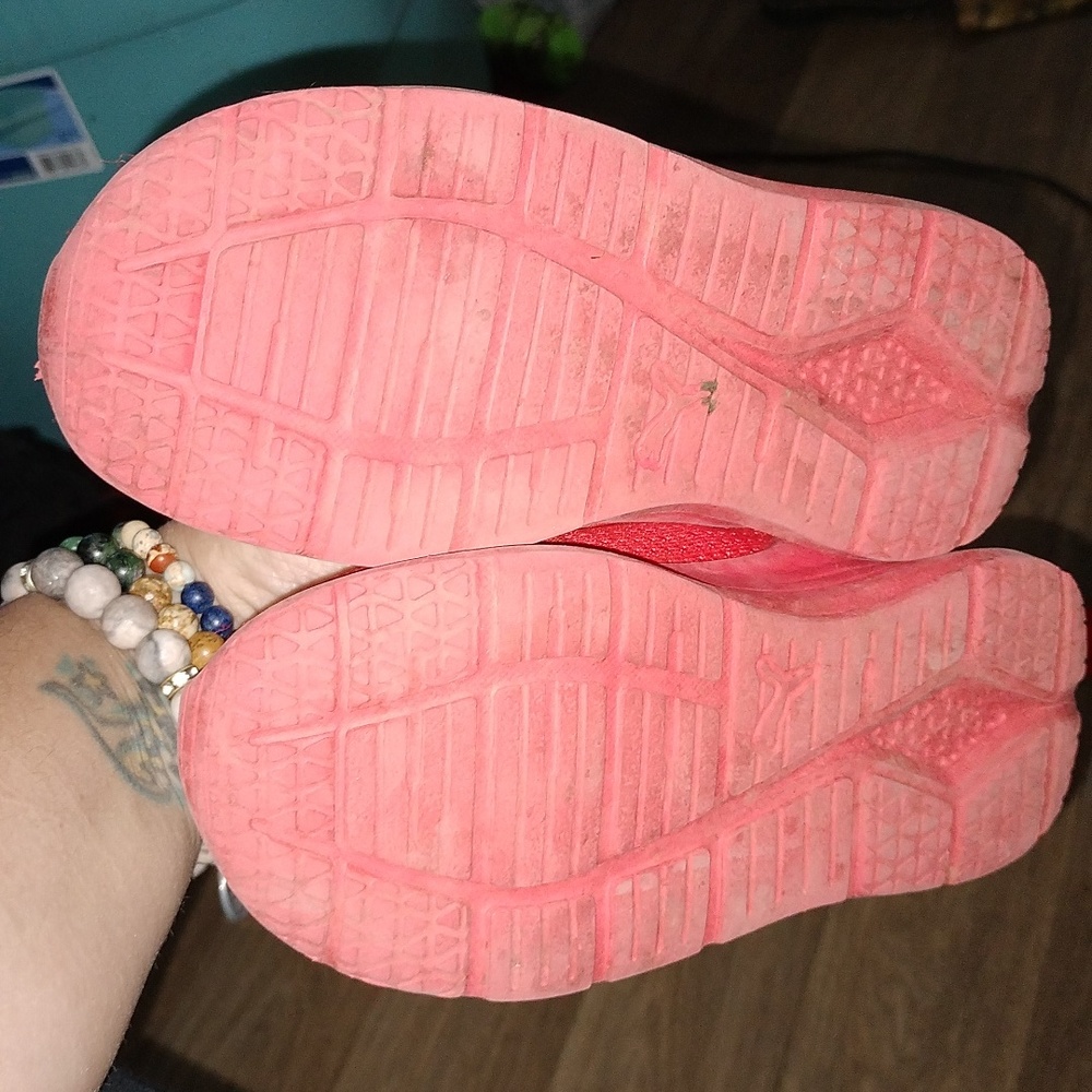 Red Puma shoes - Picture 2 of 3